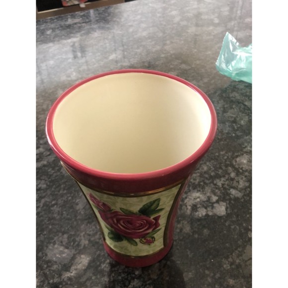 valentine ceramic rose vase 7 inches tall in perfect condition - Picture 2 of 4